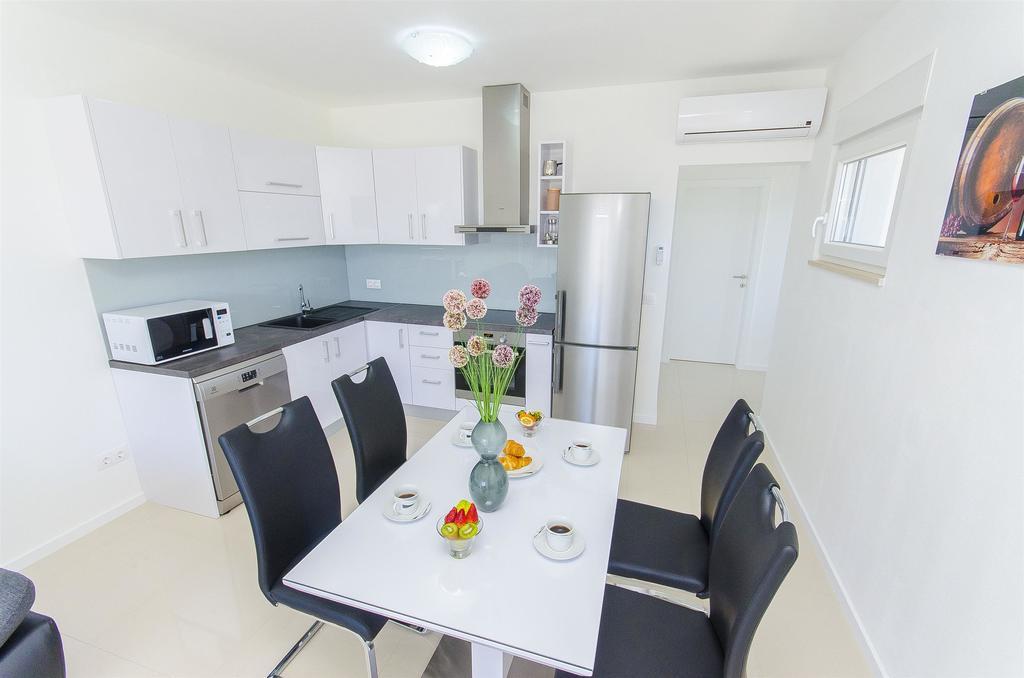Apartments Villa V Vir Ngoại thất bức ảnh