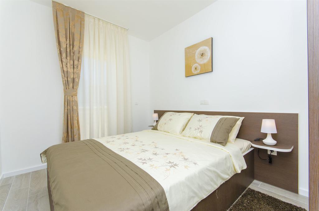 Apartments Villa V Vir Ngoại thất bức ảnh